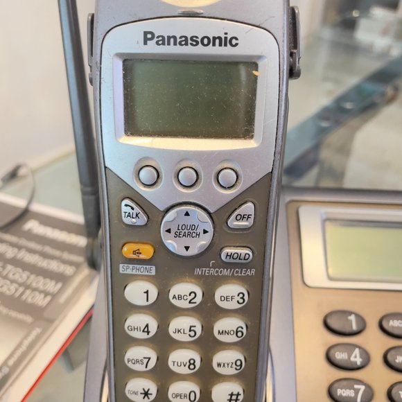 Panasonic KX-TG5100M 5.8 GHz DSS Expandable Cordless Phone with Answering System - Picture 3 of 7